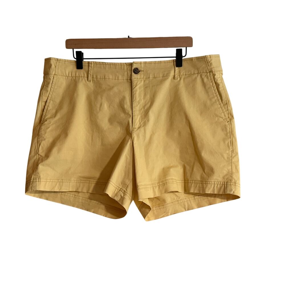 Women's GAP Yellow 5" Khaki Chino Shorts - Size 16